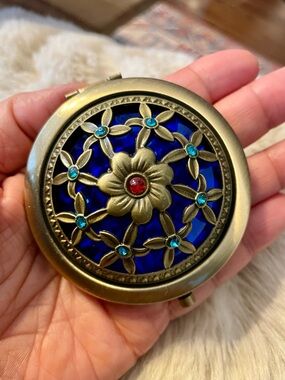 Vintage-Style Brass Floral Compact with Decorative Gem Accents